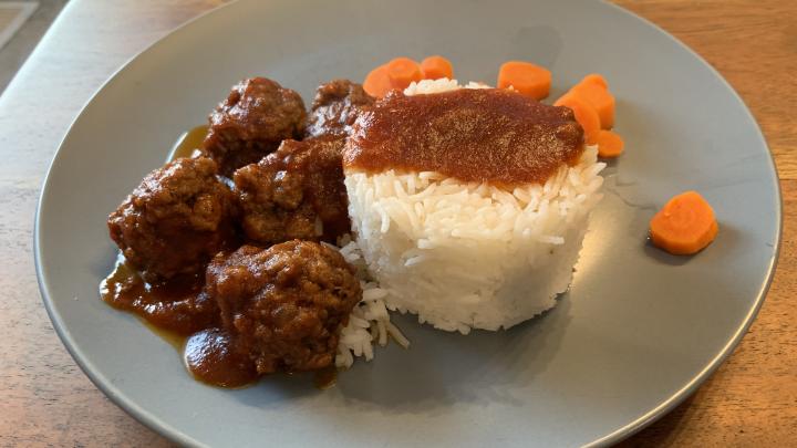 Meatballs with Sauce, Rice and Vegetables